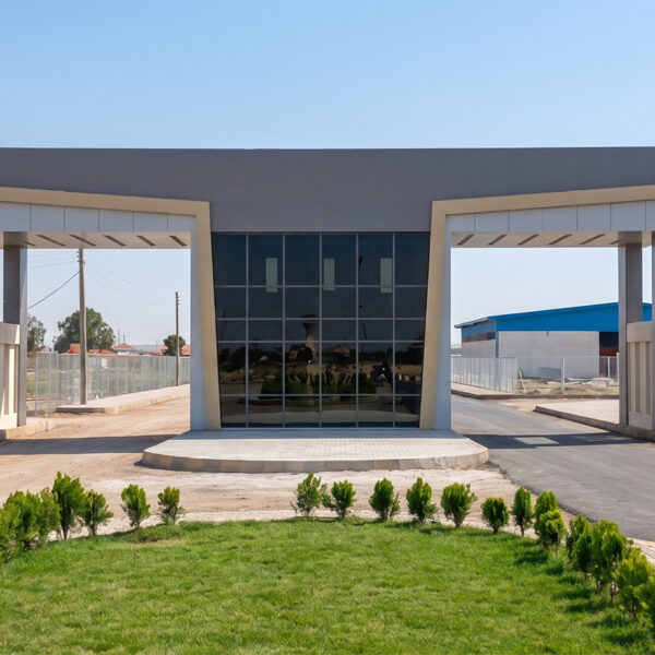 Airport Entrance Gate Deir ez Zor 01 600x600